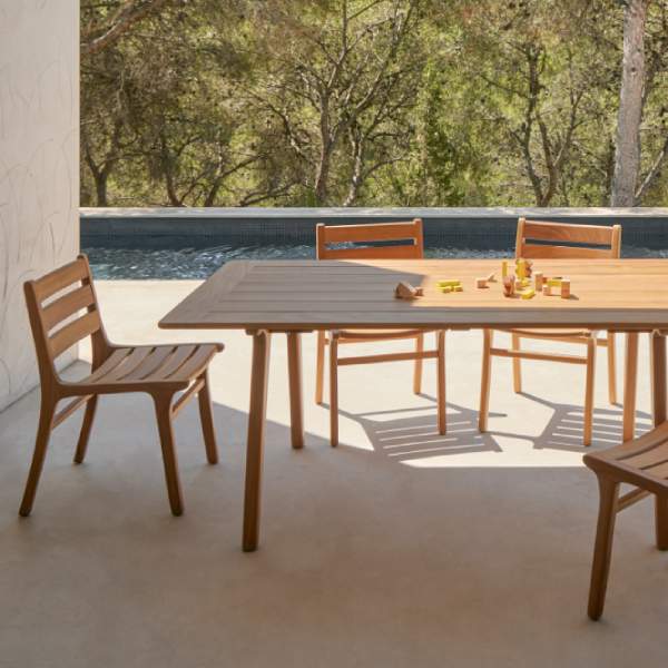 Conjunto de Mesa y Sillas de Madera Emma